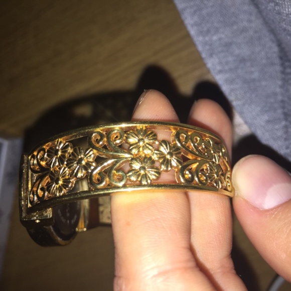 MOP Quartz Open Bangle Watch - Picture 3 of 3